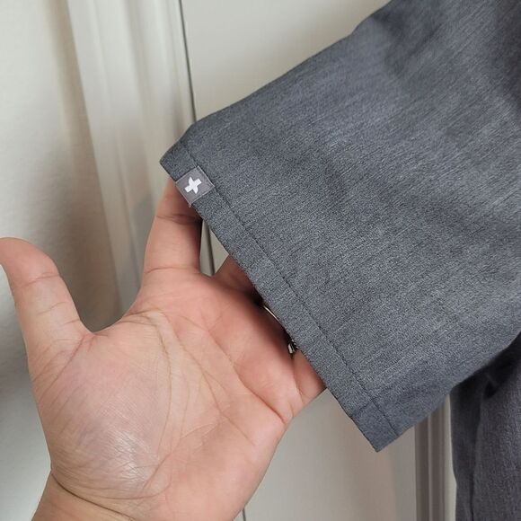 FIGS Technical Collection Vneck Top - Picture 4 of 6